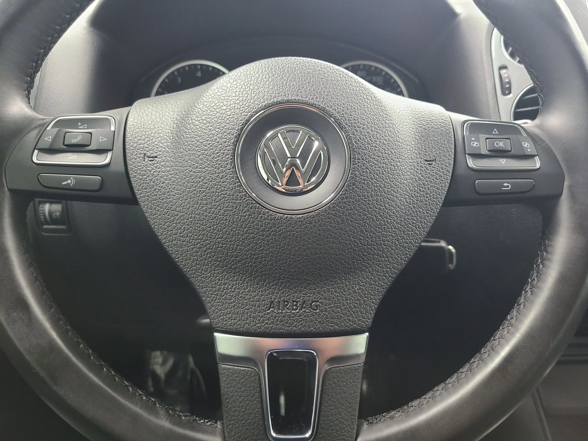 Used 2014 Volkswagen Tiguan S image 27