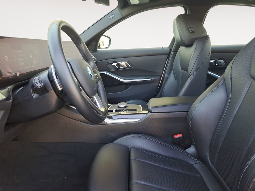 Used 2023 BMW 330e xDrive 330e xDrive w/ Driving Assistance Package image 9