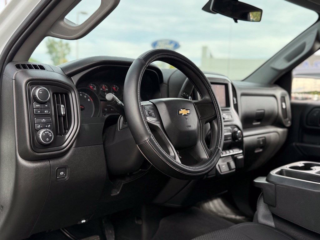 Used 2020 Chevrolet Silverado 1500 Custom w/ Custom Value Package AWD/4WD image 9