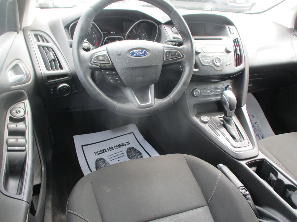 Used 2015 Ford Focus SE w/ SE Sport Package image 8
