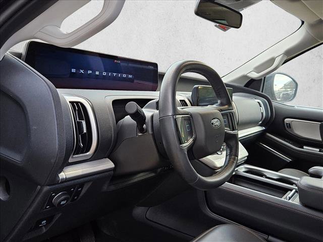 Used 2025 Ford Expedition Max Active AWD/4WD image 10