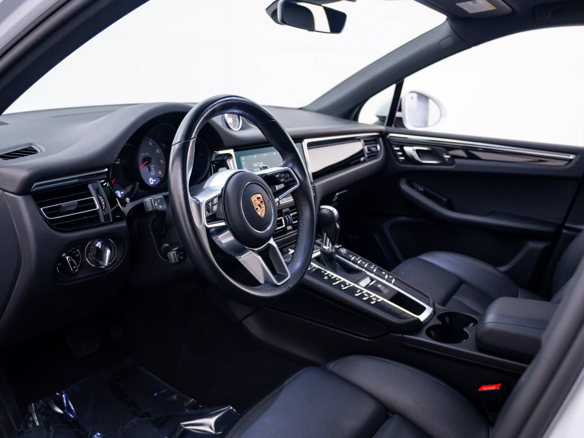 Certified 2021 Porsche Macan S AWD/4WD image 4