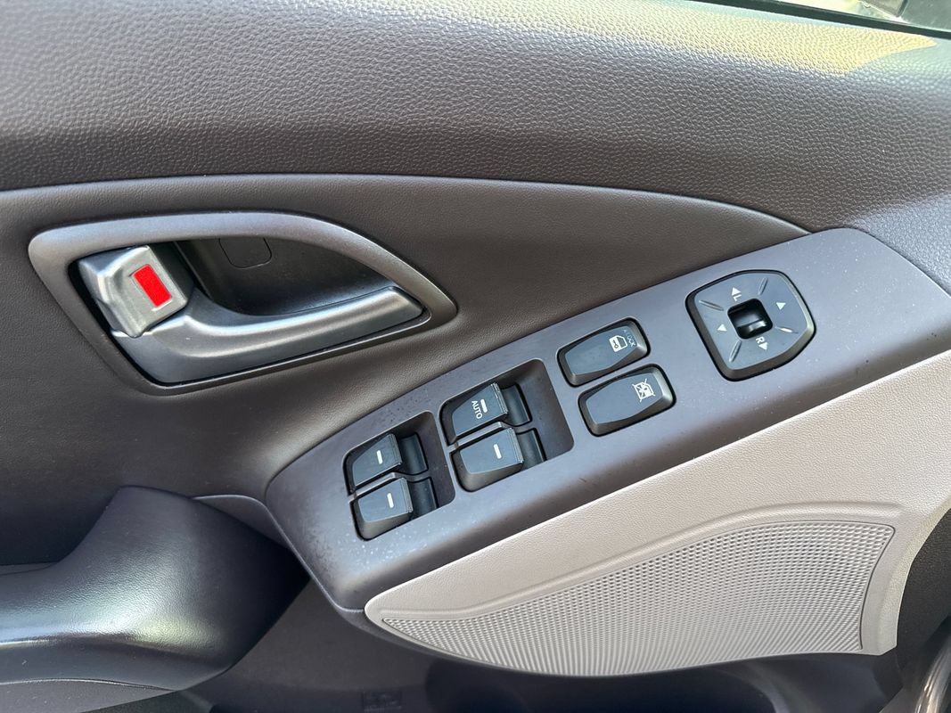 Used 2014 Hyundai Tucson SE AWD/4WD image 16