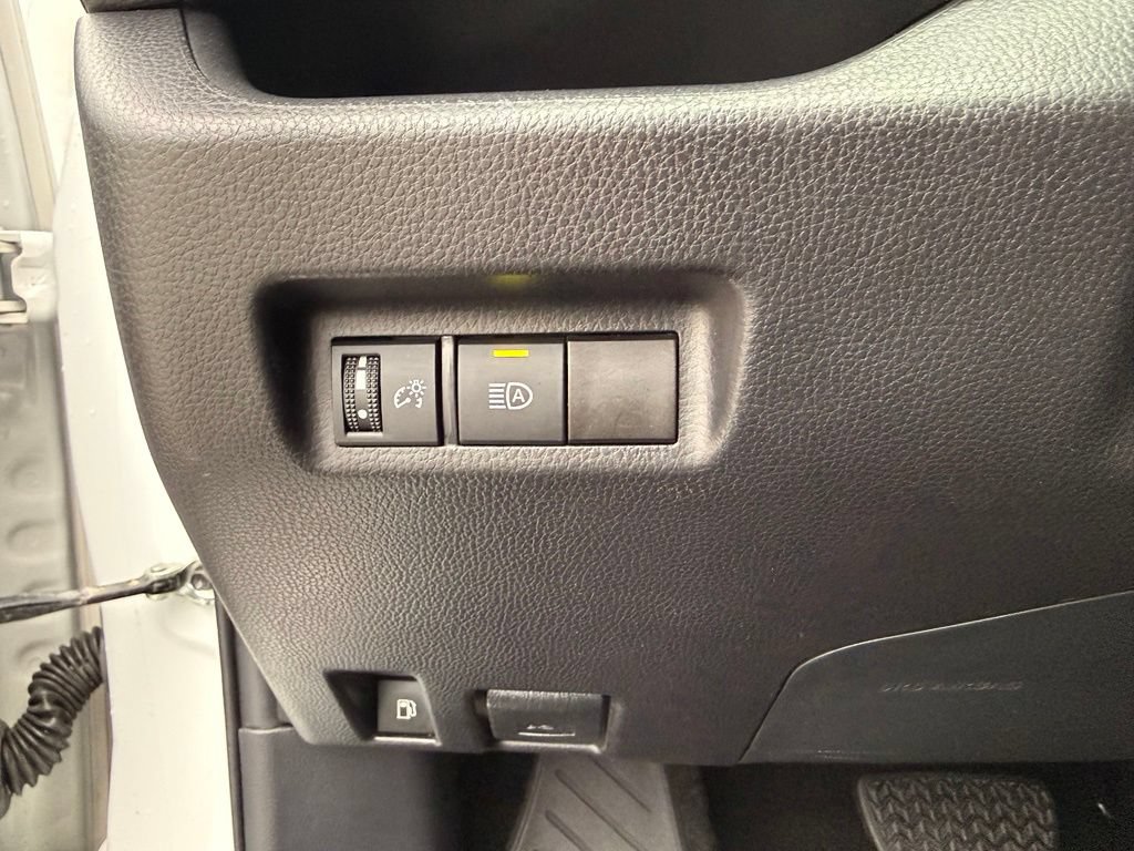 Used 2025 Toyota RAV4 XLE AWD/4WD image 24