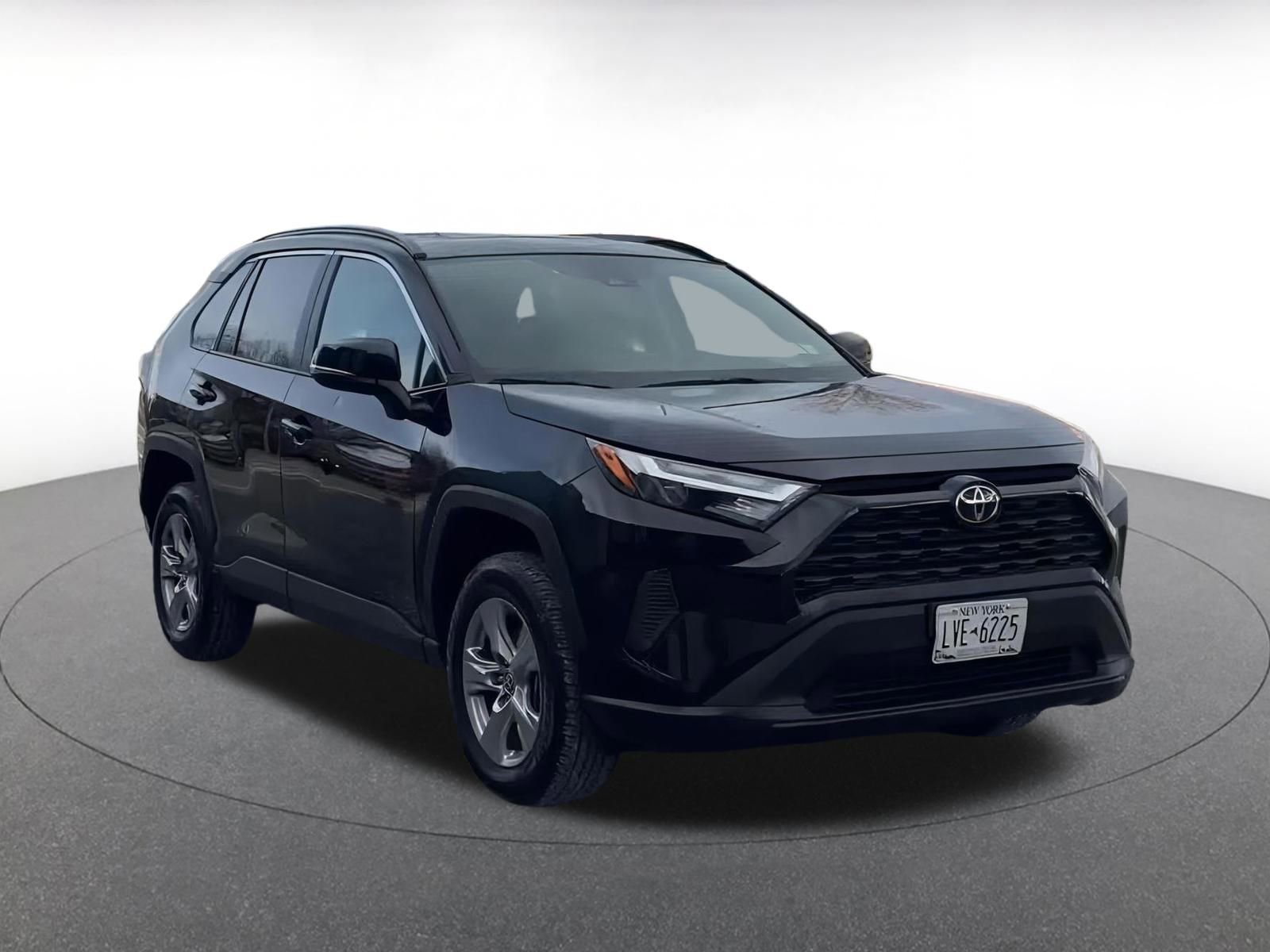 Used 2025 Toyota RAV4 XLE image 3