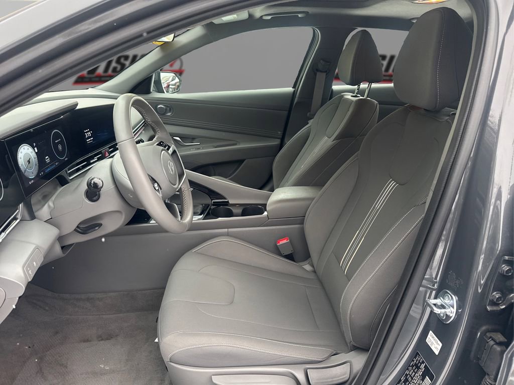 Certified 2025 Hyundai Elantra SEL image 9