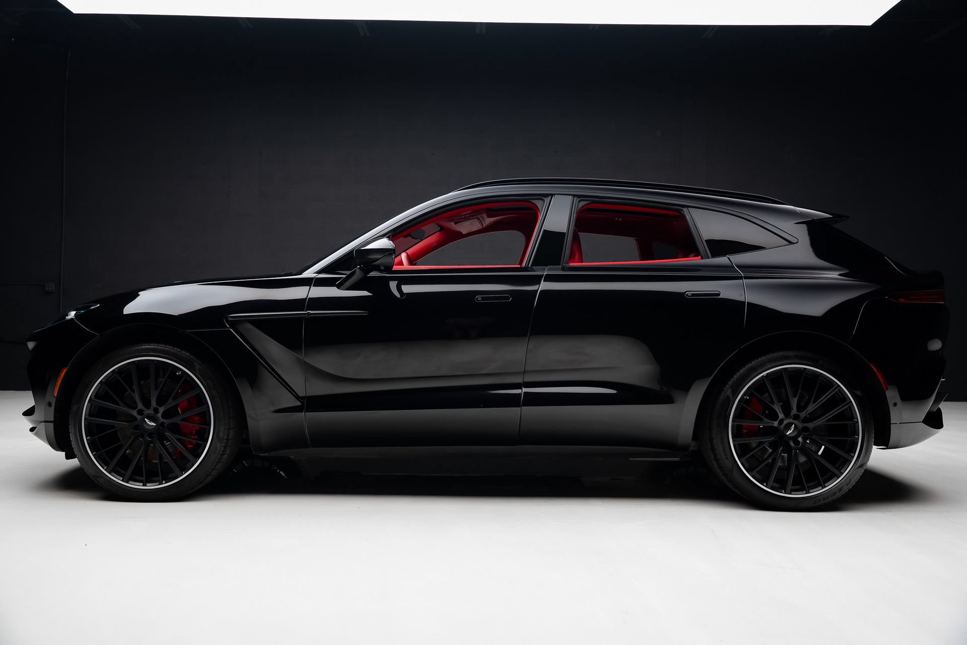 Used 2022 Aston Martin DBX AWD/4WD image 18