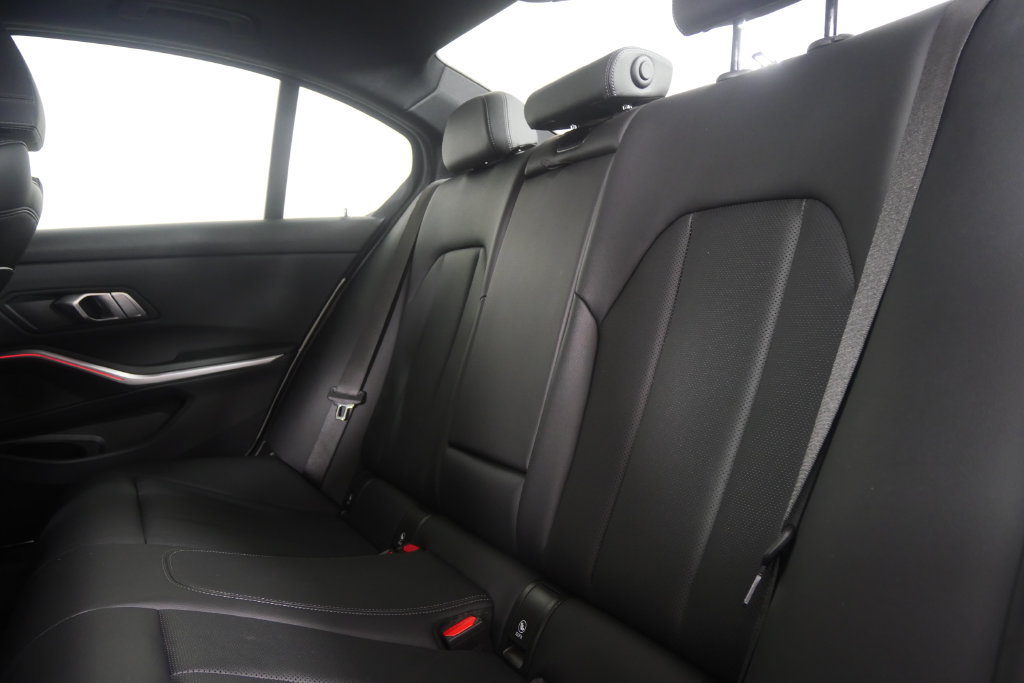 Used 2022 BMW M340i RWD image 15