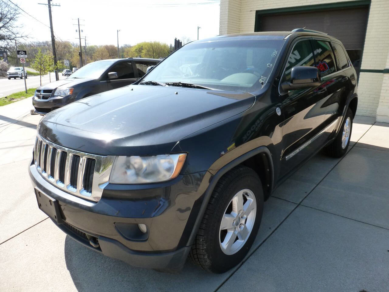 Used 2012 Jeep Grand Cherokee Laredo w/ Laredo E Group AWD/4WD image 4