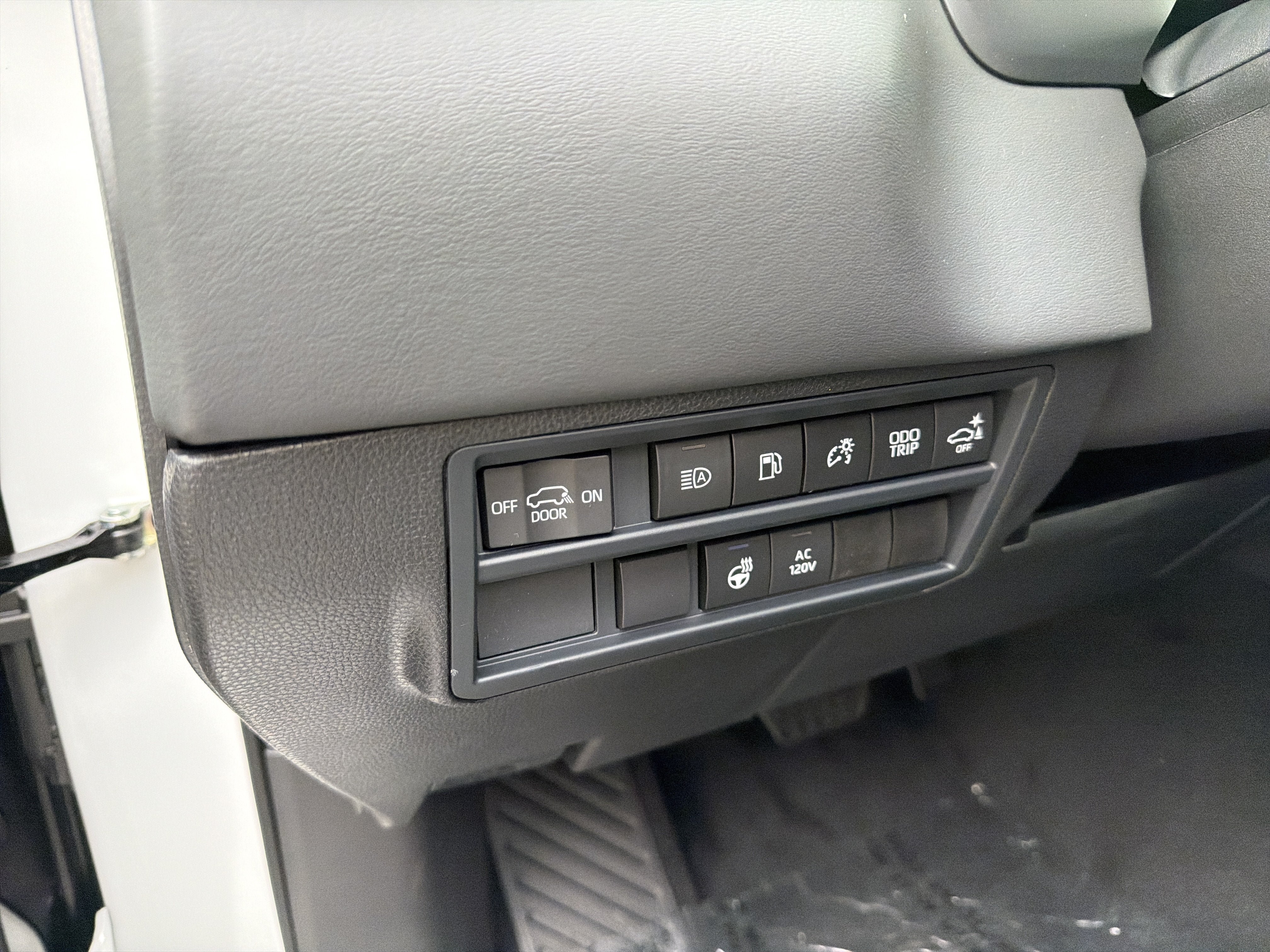New 2026 Toyota Sequoia Platinum AWD/4WD image 12