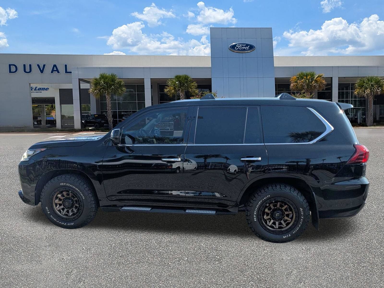 Used 2019 Lexus LX 570 4WD w/ Luxury Package image 7