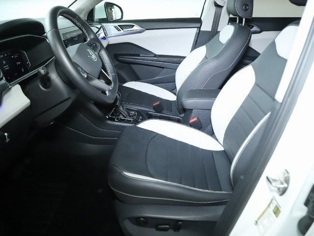Certified 2025 Volkswagen Taos SEL AWD/4WD image 19
