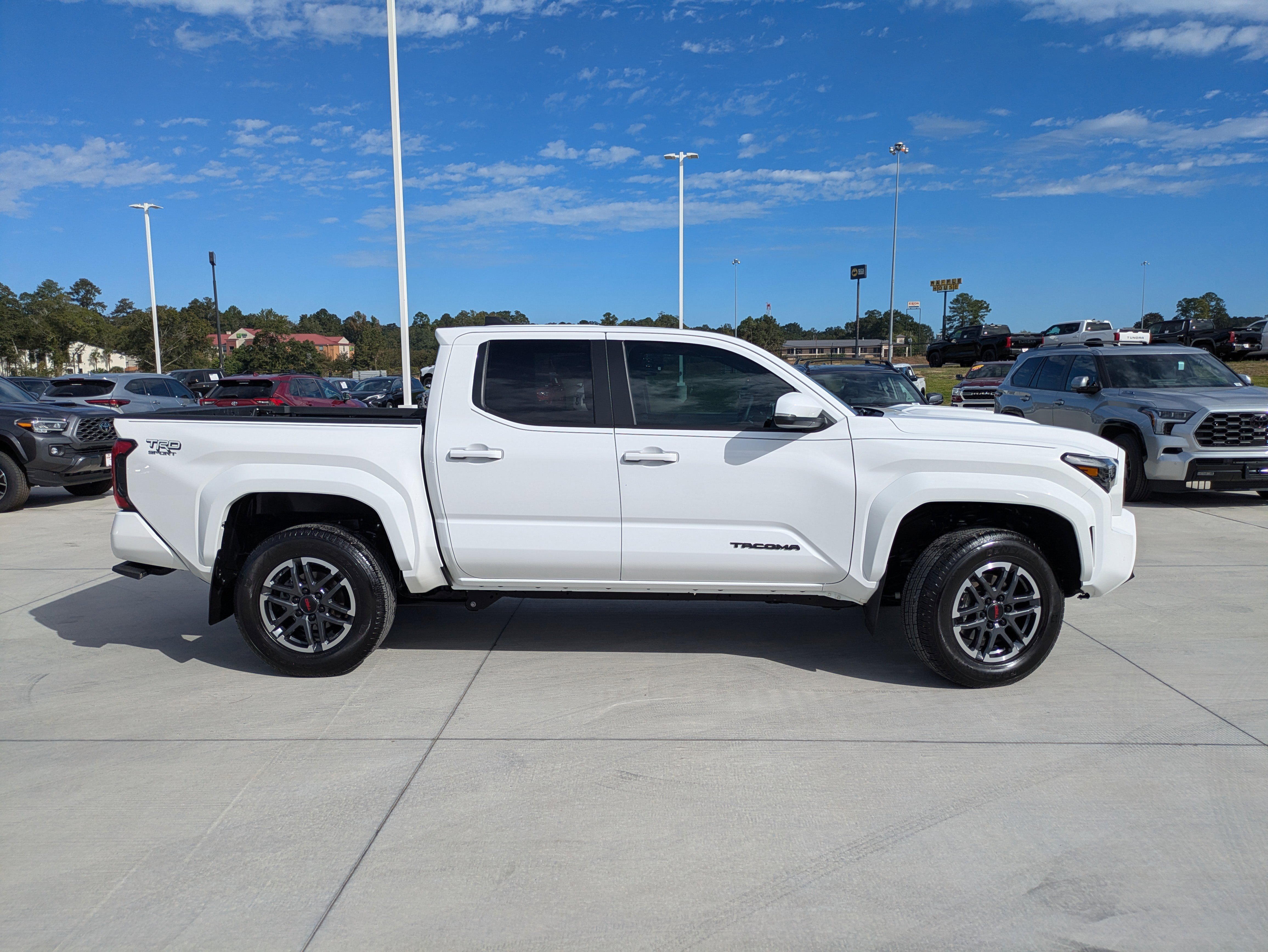 Used 2024 Toyota Tacoma TRD Sport w/ TRD Sport Upgrade Package image 9