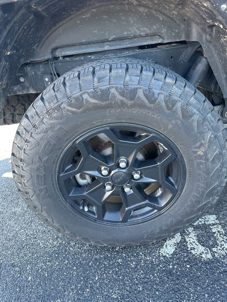 Used 2021 Jeep Gladiator Sport AWD/4WD image 12