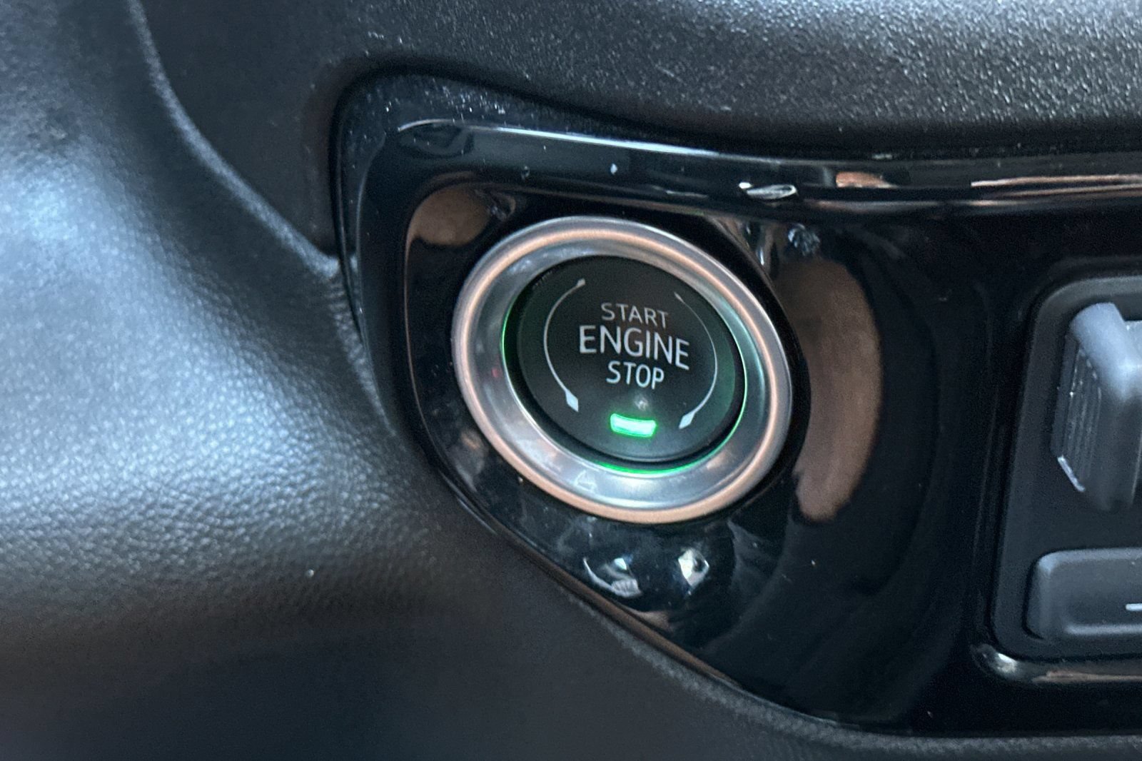 Certified 2025 GMC Sierra 1500 SLT RWD image 23