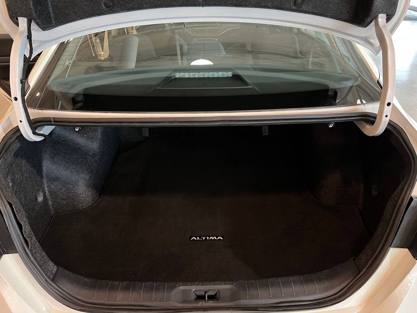 Used 2025 Nissan Altima 2.5 SV image 30