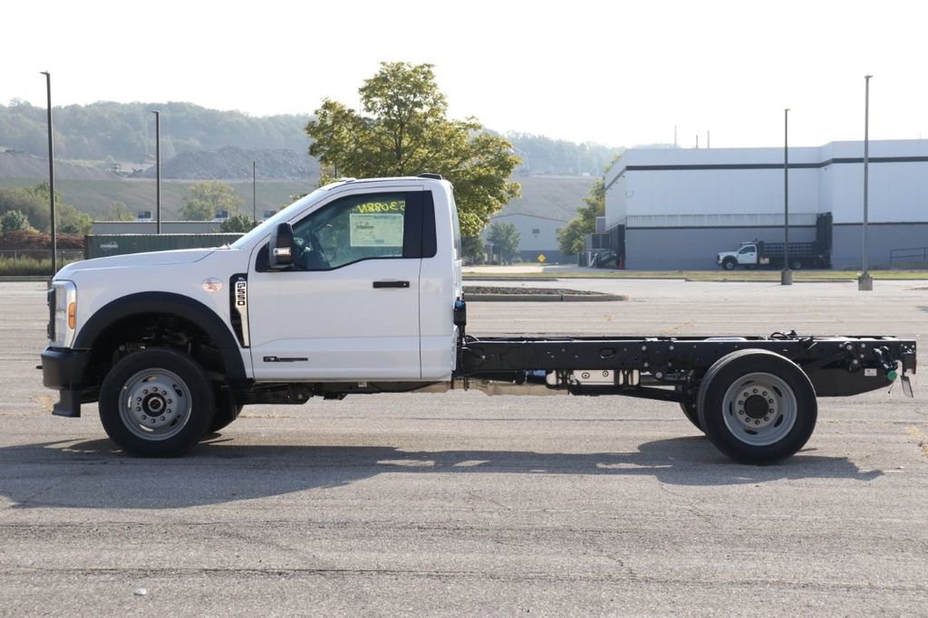New 2025 Ford F550 4x4 Regular Cab Super Duty image 4