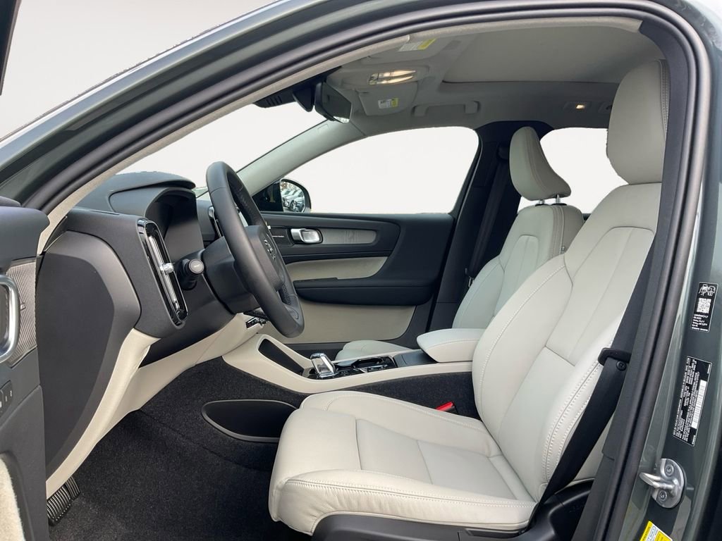 New 2026 Volvo XC40 B5 Plus w/ Protection Package Premier image 9