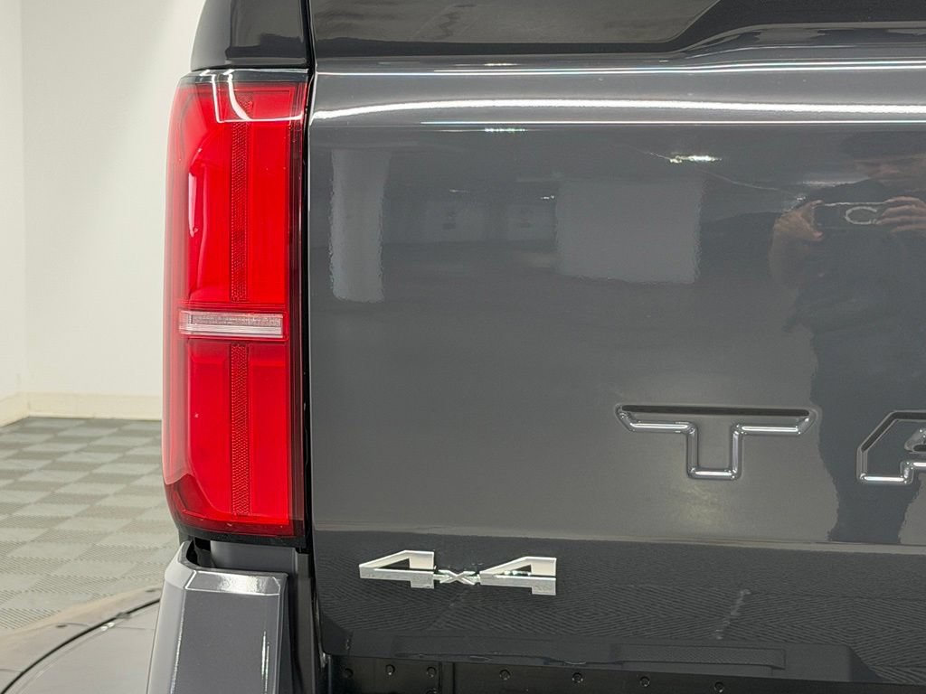 Used 2026 Toyota Tacoma SR5 AWD/4WD image 13