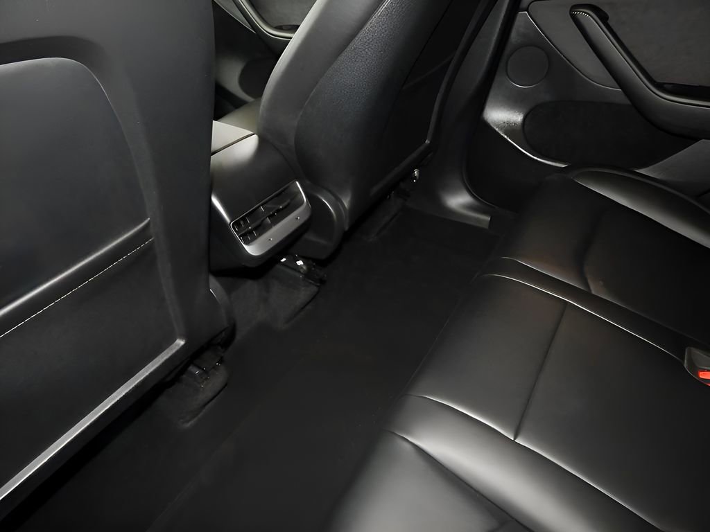 Used 2024 Tesla Model Y Long Range image 25