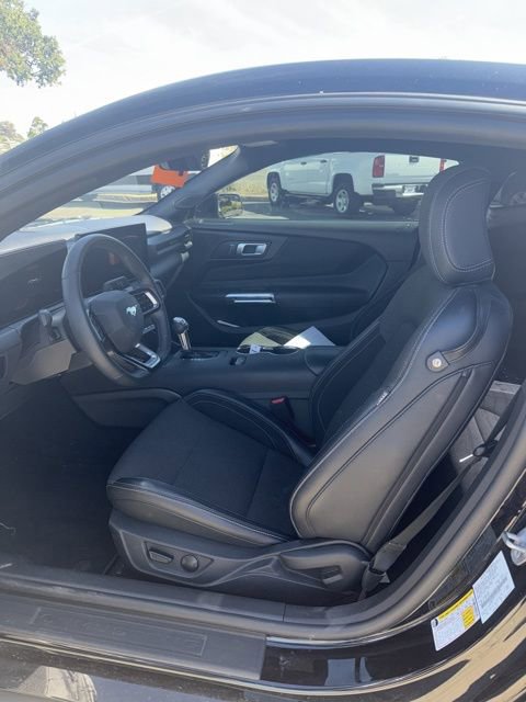 Used 2025 Ford Mustang Coupe RWD image 6