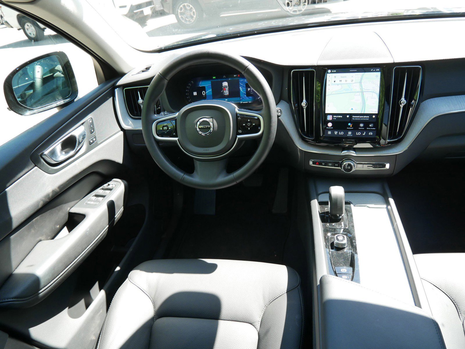 Certified 2025 Volvo XC60 B5 Plus w/ Climate Package AWD/4WD image 10