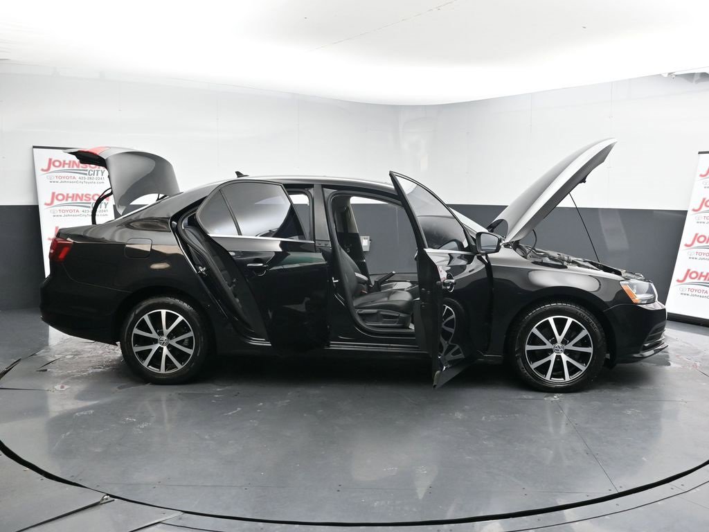Used 2017 Volkswagen Jetta SE image 43