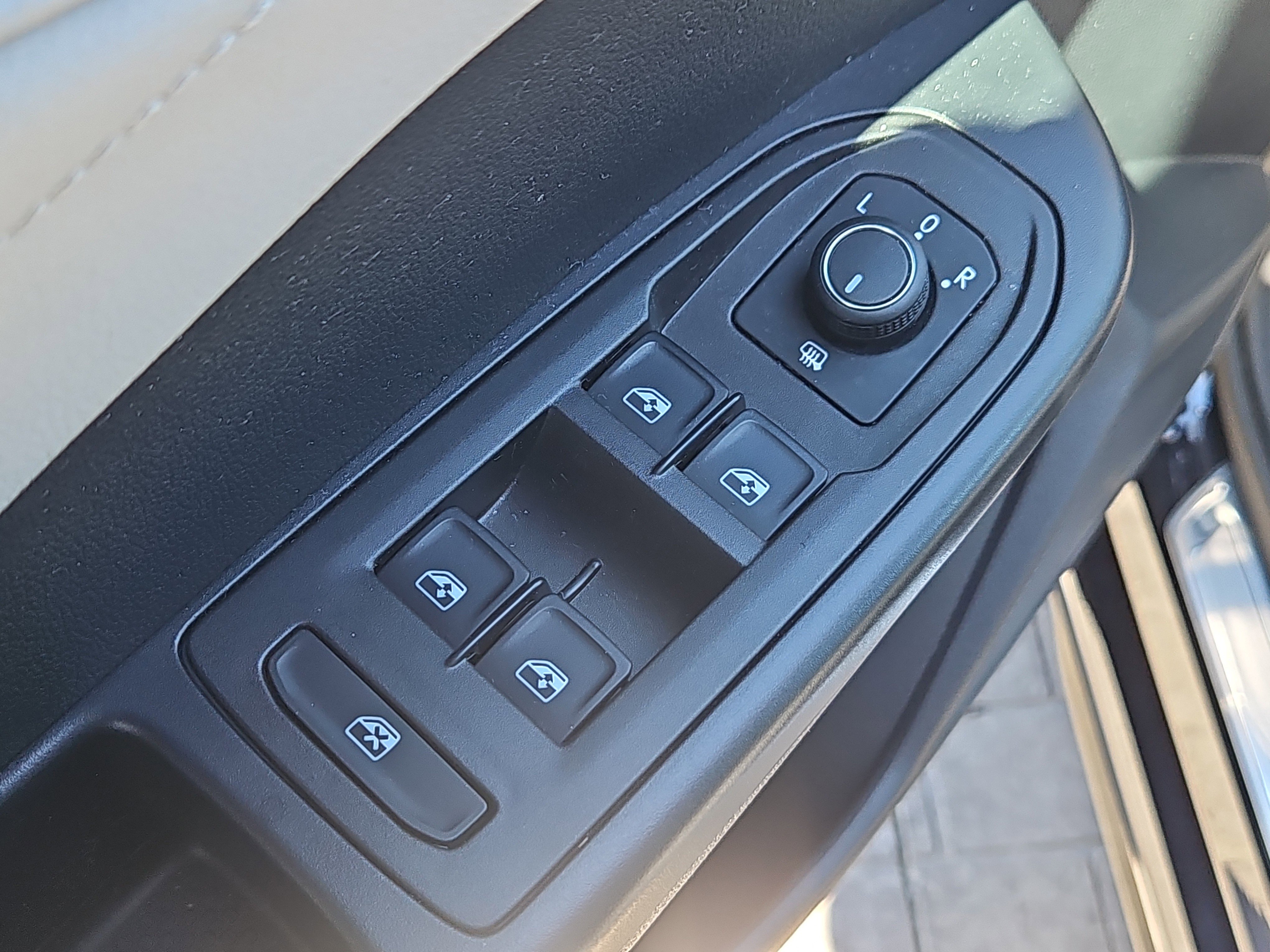 Certified 2025 Volkswagen Taos SEL AWD/4WD image 20