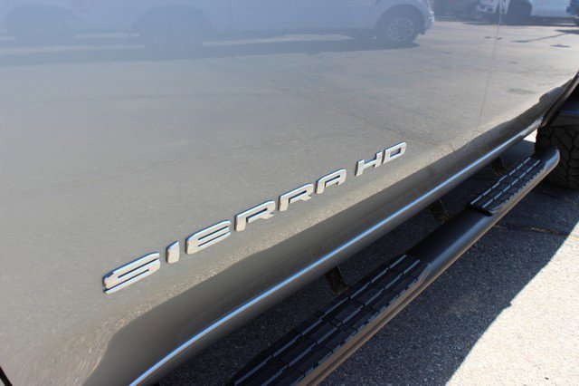 Used 2025 GMC Sierra 3500 SLT w/ SLT Convenience Package image 5