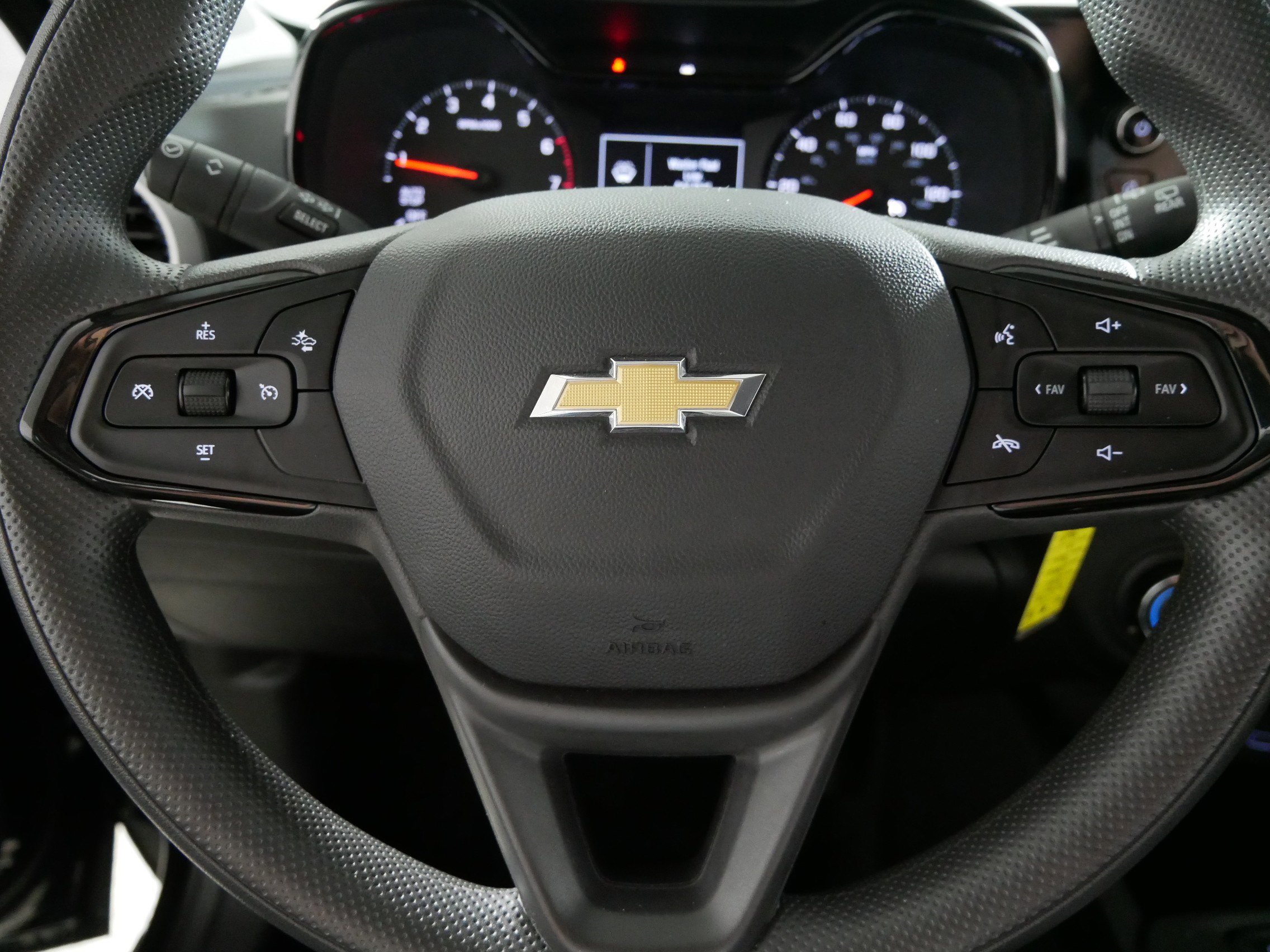 Used 2025 Chevrolet Trax LS w/ LS Convenience Package FWD image 25