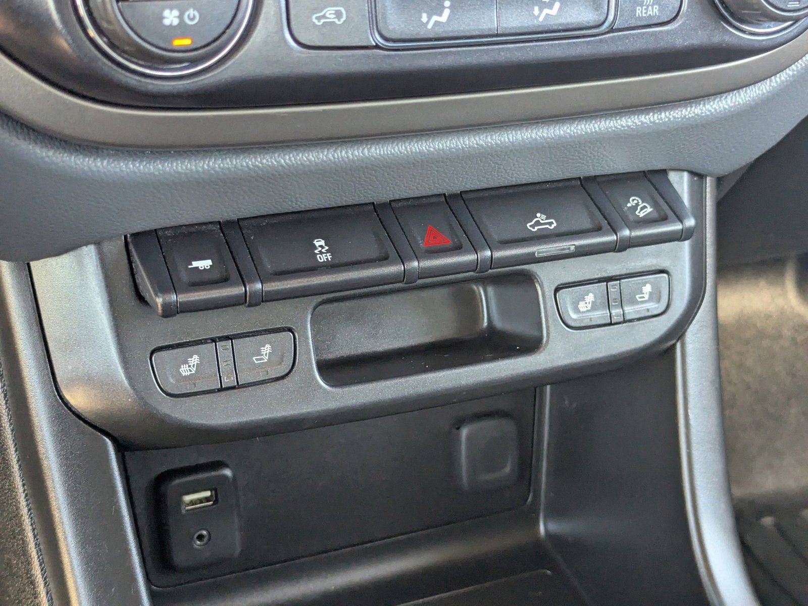 Used 2017 Chevrolet Colorado Z71 AWD/4WD image 28