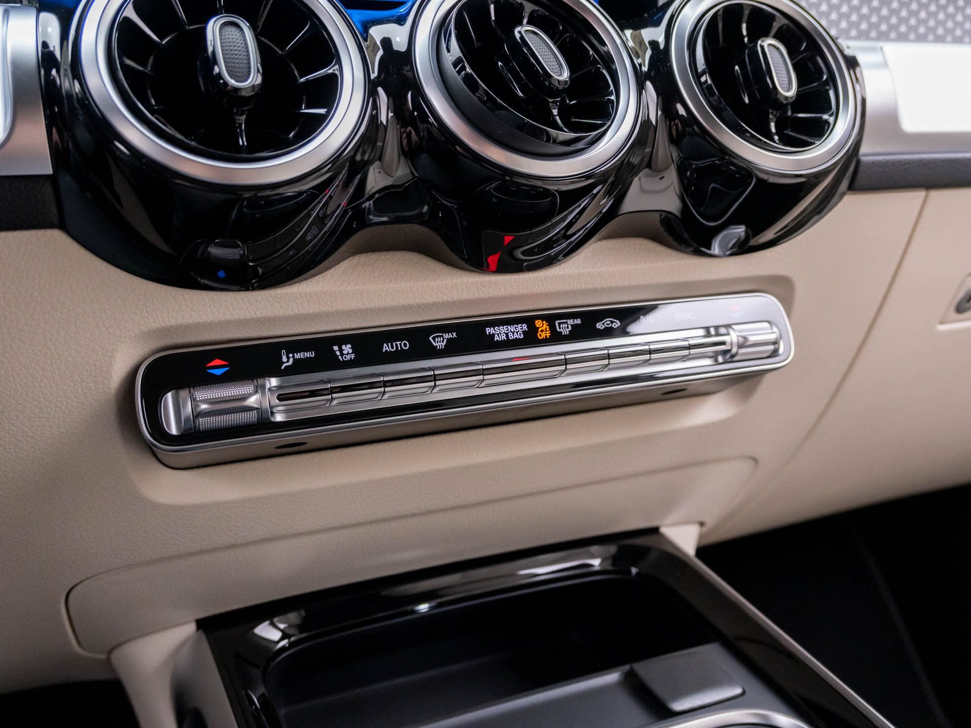 New 2026 Mercedes-Benz GLB 250 4MATIC image 26