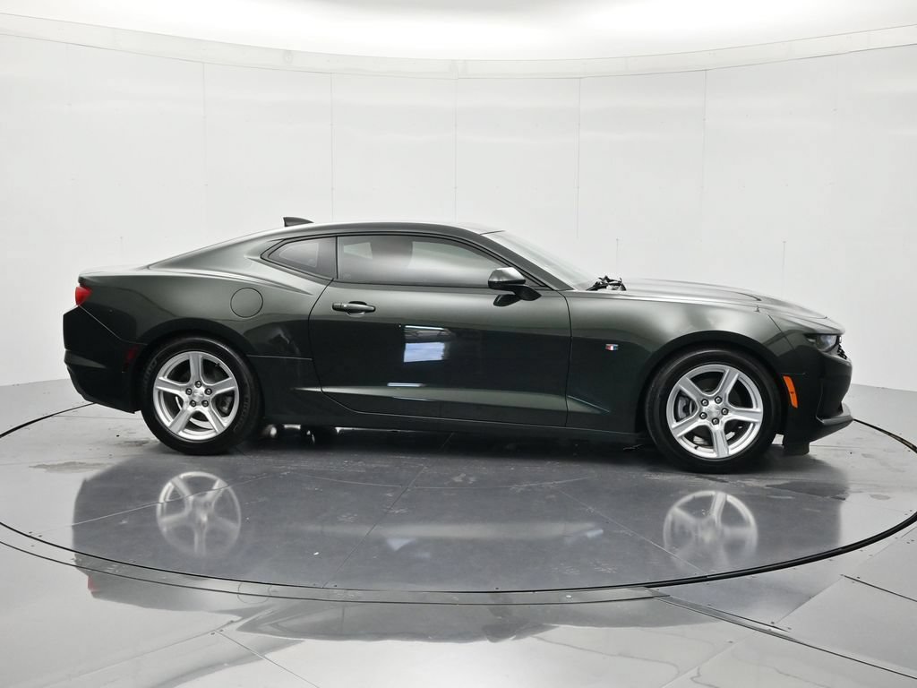 Used 2020 Chevrolet Camaro LT RWD image 4