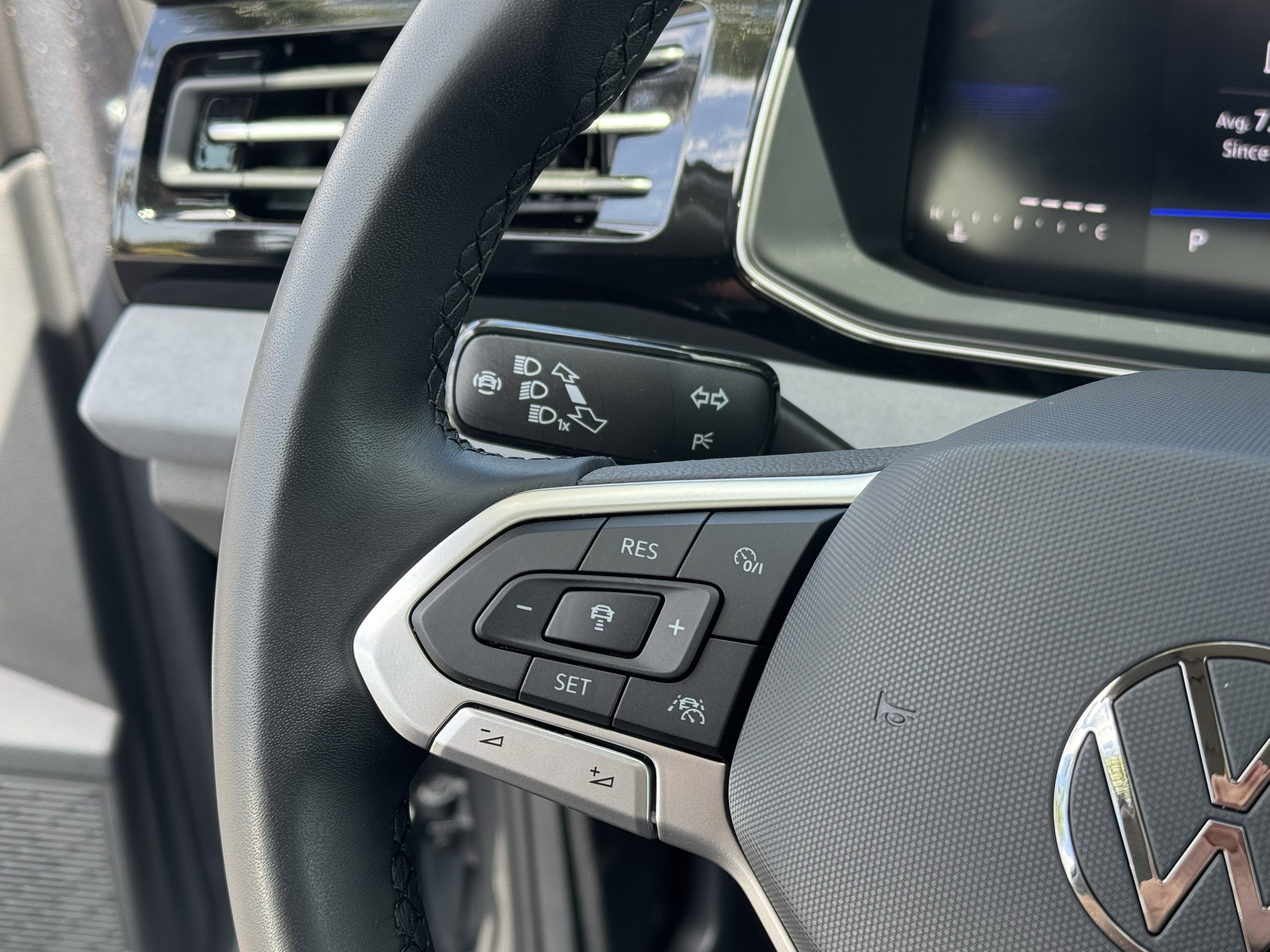 Used 2025 Volkswagen Jetta SE w/ Sunroof Package FWD image 21