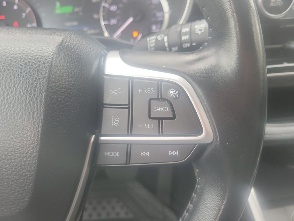 Used 2023 Toyota Highlander XLE image 27