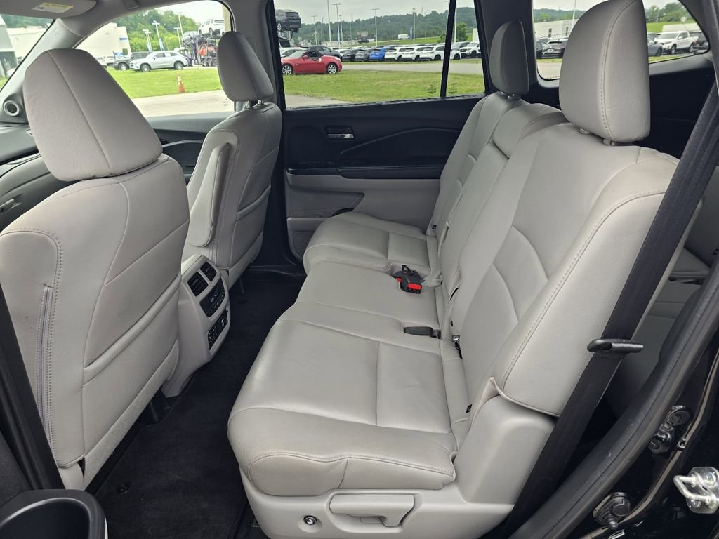 Used 2017 Honda Pilot Touring image 12