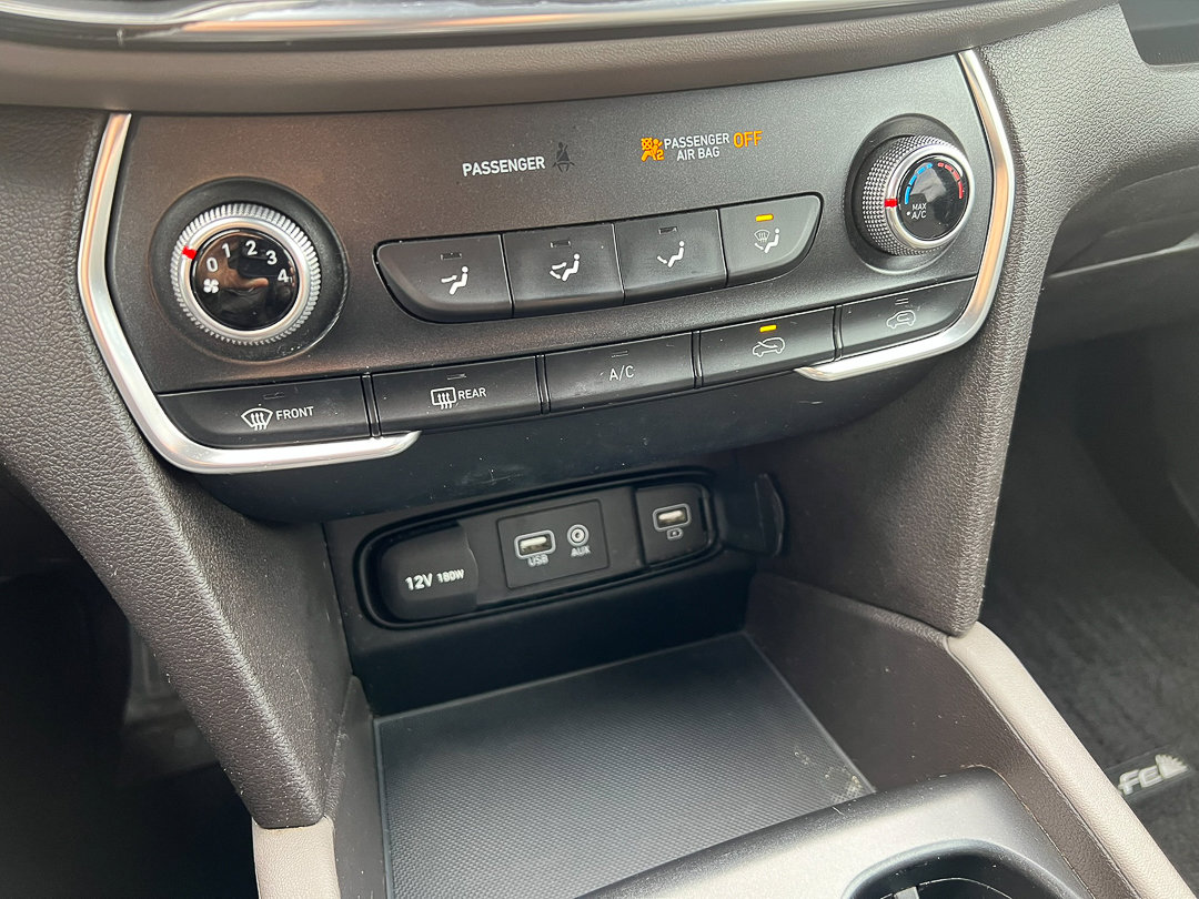 Used 2019 Hyundai Santa Fe SE image 18