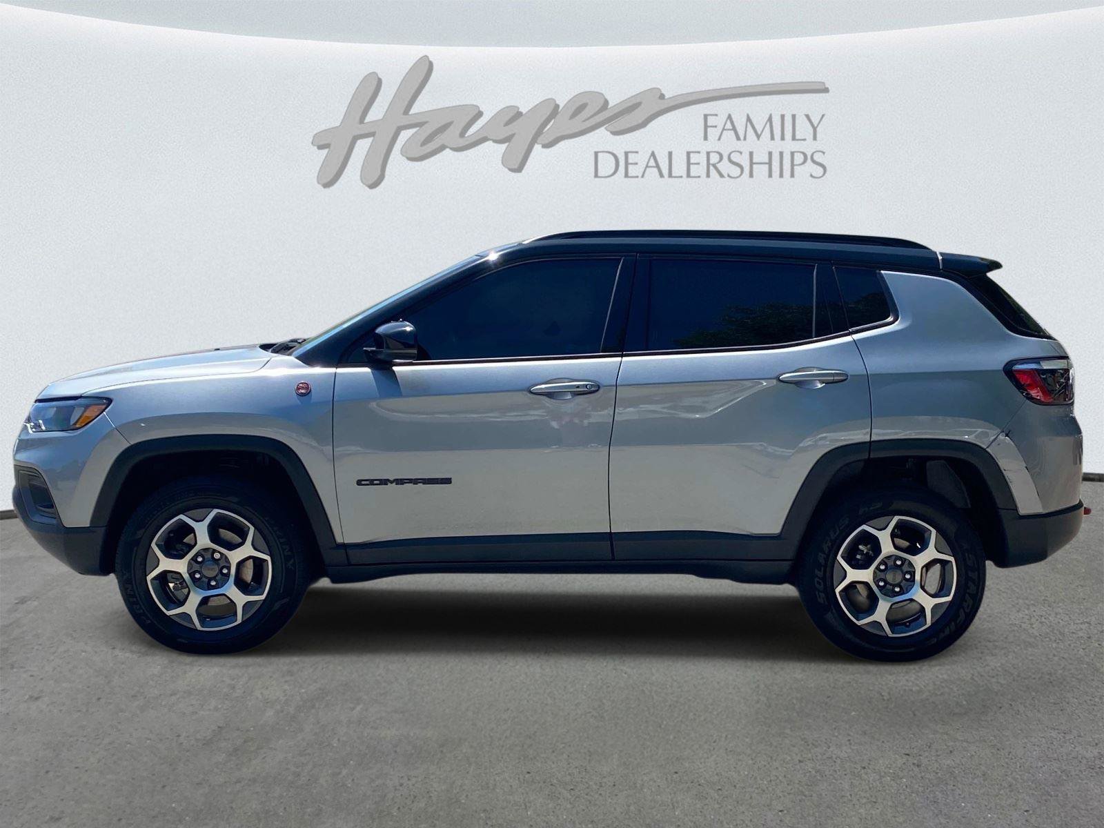 Used 2022 Jeep Compass Trailhawk w/ Sun and Sound Group AWD/4WD image 9