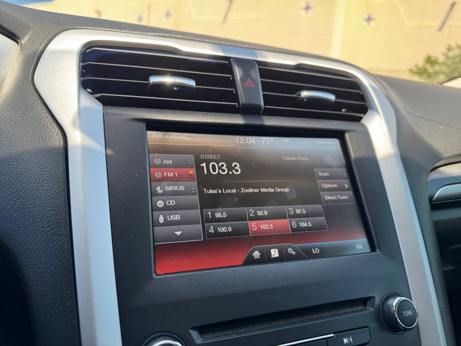 Used 2016 Ford Fusion SE FWD image 25