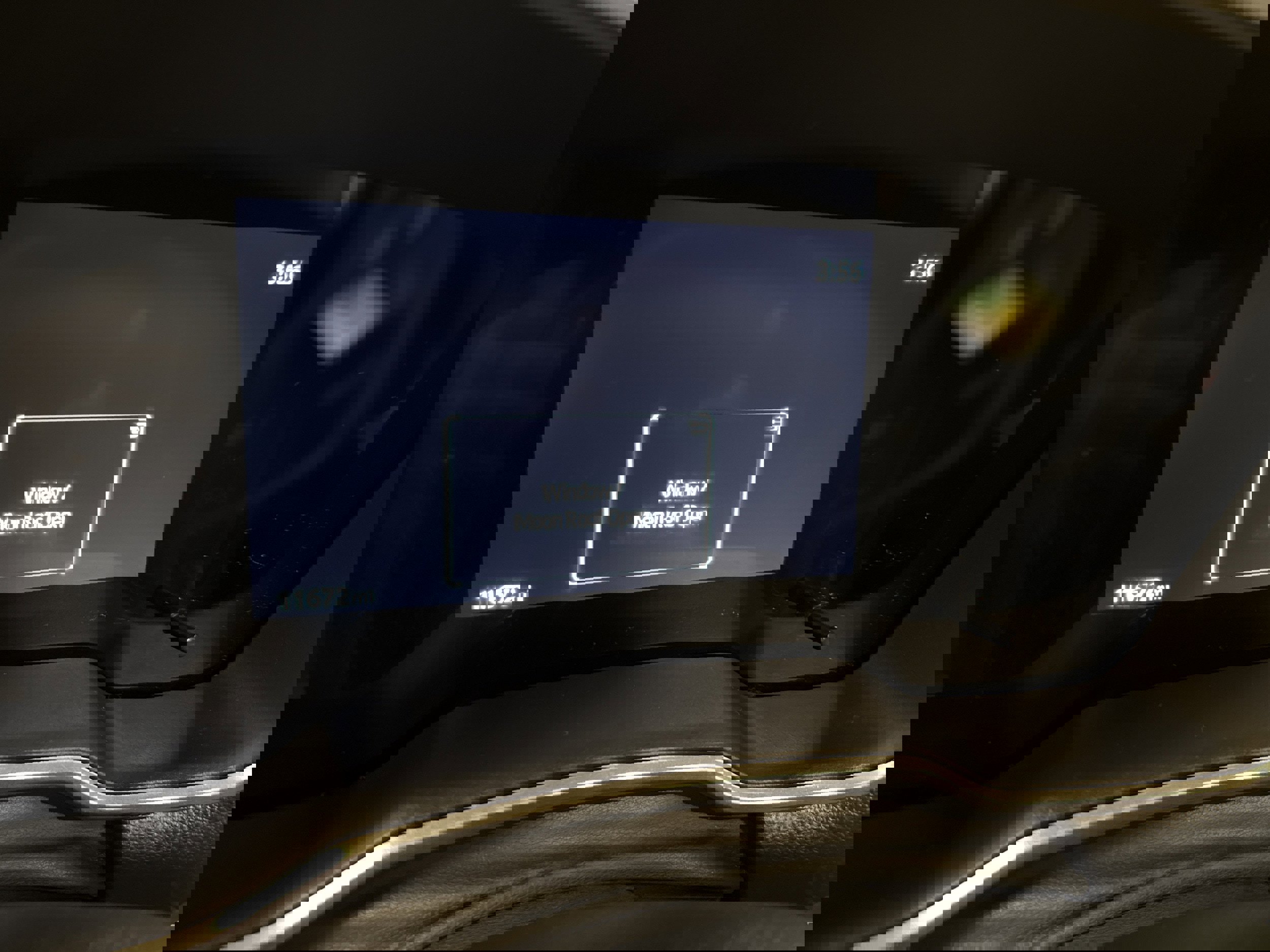 Used 2024 Toyota Corolla Cross XLE w/ Convenience Package image 5