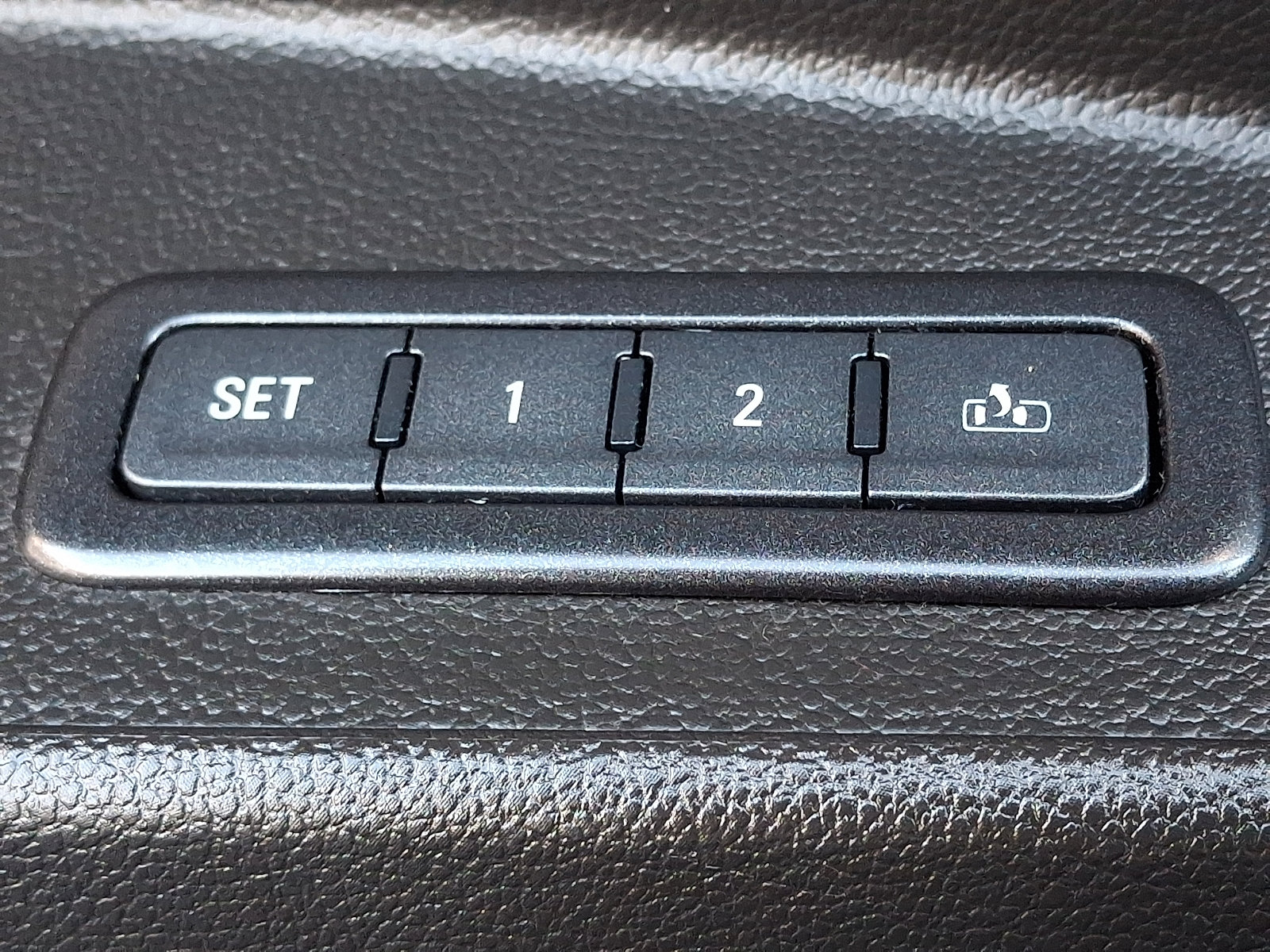 Used 2017 GMC Yukon XL Denali w/ Open Road Package image 31