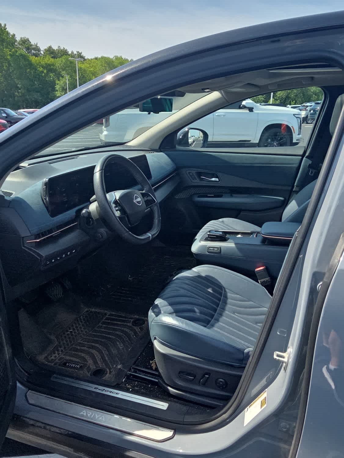 Used 2023 Nissan Ariya AWD/4WD image 5