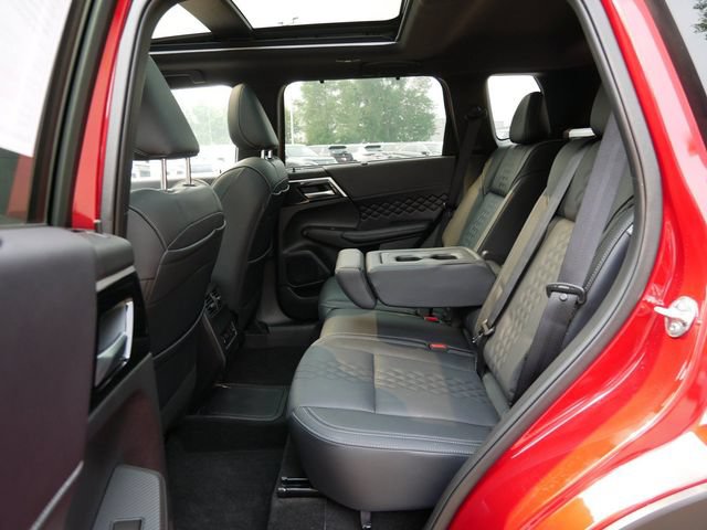Used 2025 Mitsubishi Outlander SEL Black Edition AWD/4WD image 11