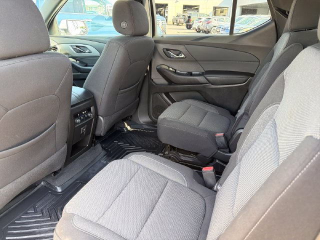 Used 2022 Chevrolet Traverse LT FWD image 21