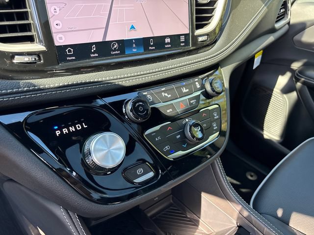 New 2027 Chrysler Pacifica Limited w/ Family Tech Group FWD image 25