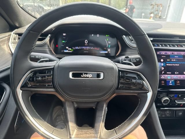 Used 2023 Jeep Grand Cherokee Overland AWD/4WD image 17