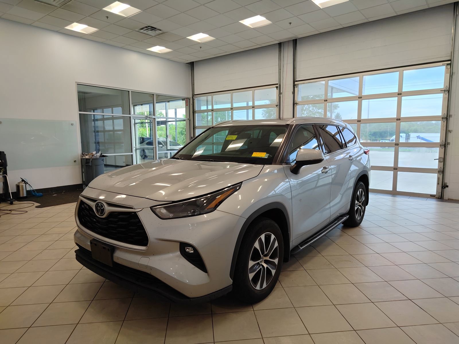 Used 2022 Toyota Highlander XLE image 8