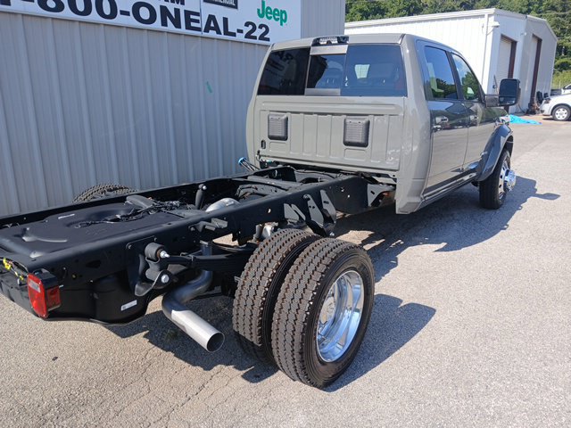 New 2026 RAM 4500 4x4 Crew Cab DRW w/ Laramie Trim Package image 3