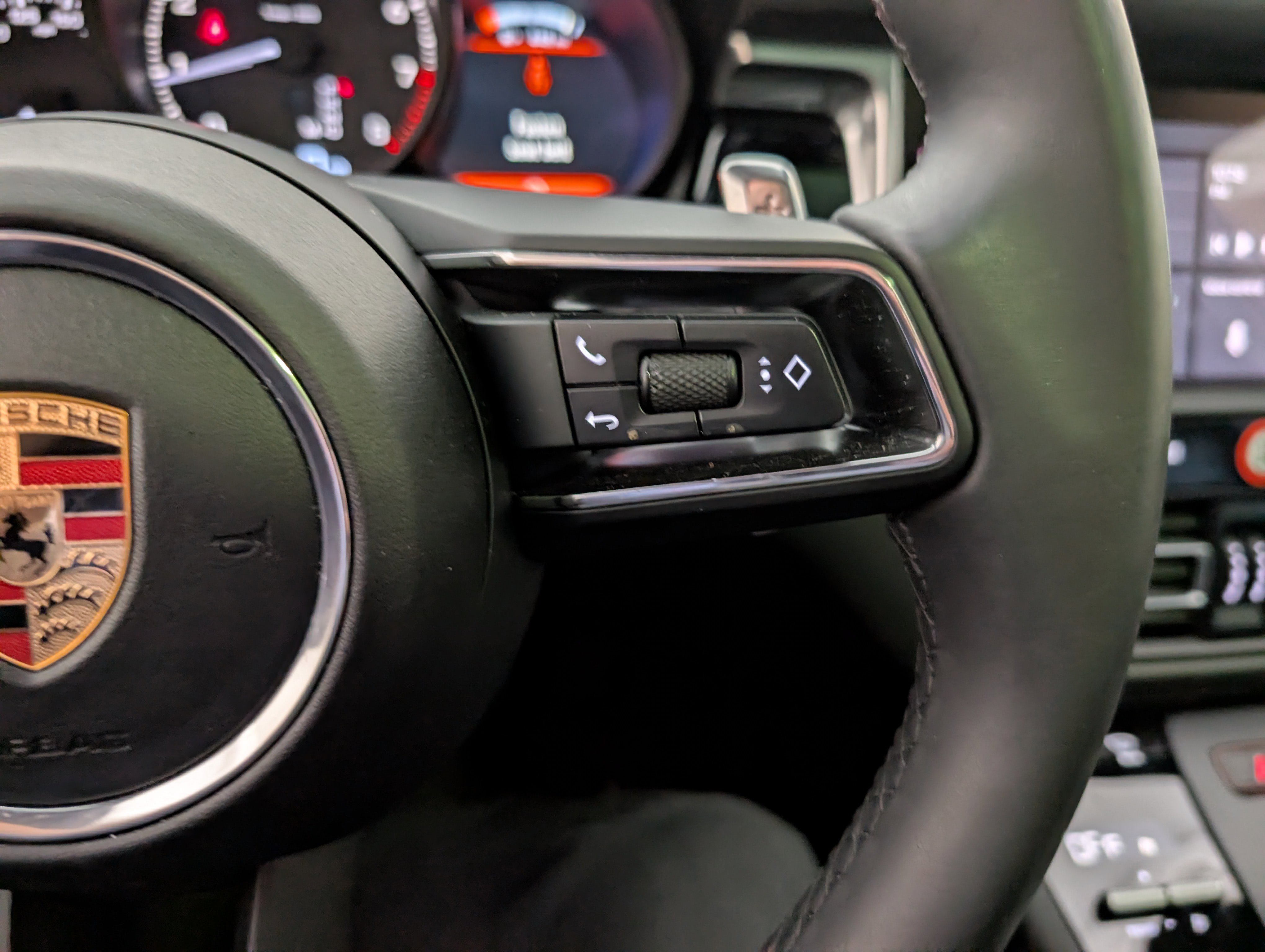 Used 2025 Porsche Macan image 32