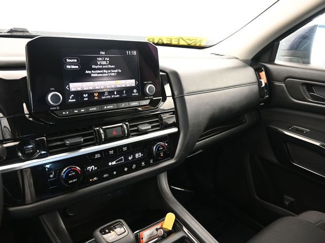 Used 2025 Nissan Pathfinder SV image 22